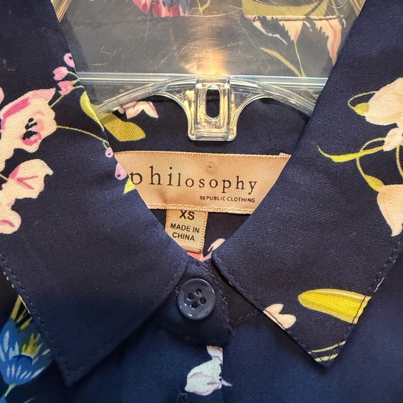 Floral semi shear blouse 🌺🌸🌹🌻 - Picture 4 of 8